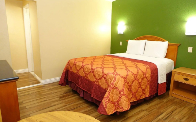 Tropic Lodge