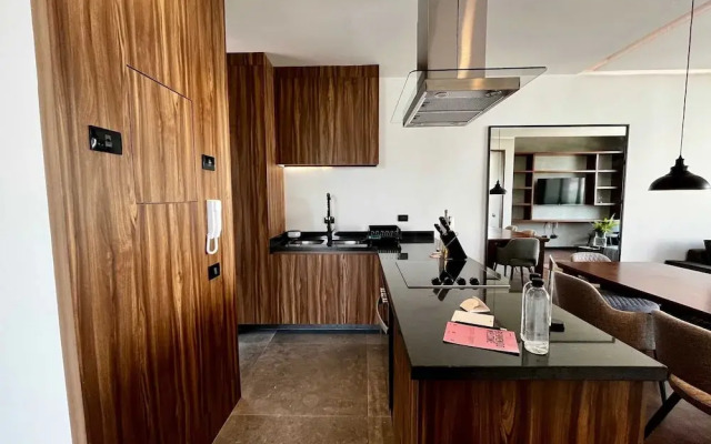 w Amazing 2BR With Elegant Balcony in Roma Nte