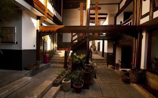 Lijiang Courier Inn