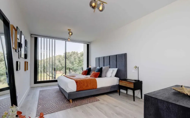 Modern Four Bedroom House With Golf Course Views