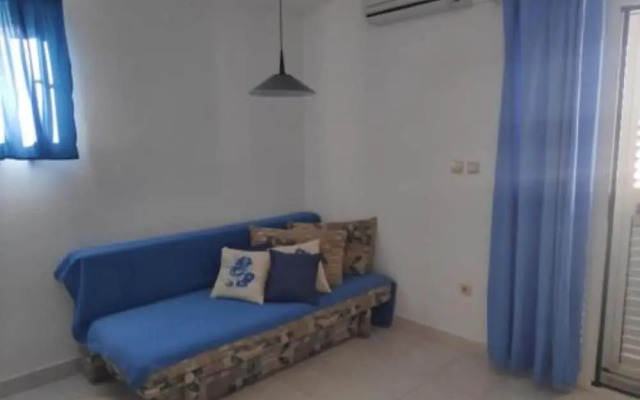 Jadranka - Free Parking and Grill - A2-blue