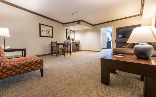 Radisson Suites Covina