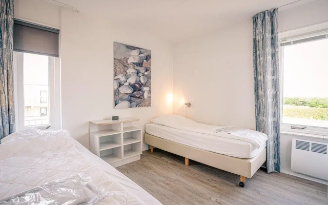 4-person Apartment With Island View