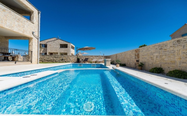 Villa Rea 1 With Heated Pool