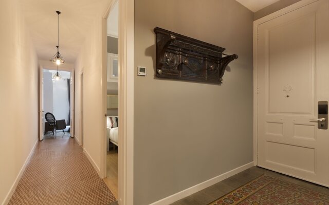 Royal Aribau Nextdoor