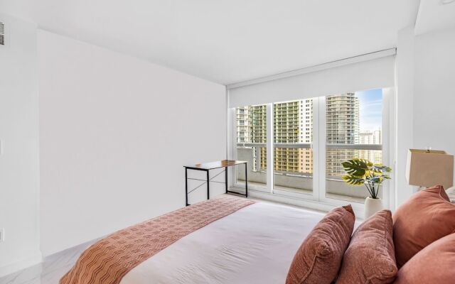Chic Bayfront Condo With Stunning View