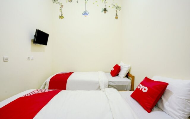 Innapp Tenggilis Family Residence by OYO Rooms