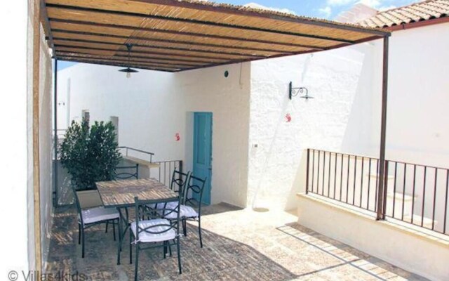 The Courtyard - Rosa