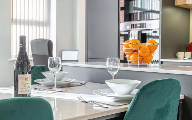 Celador Apartments - Bond House