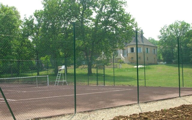 Beautiful Villa with Tennis Court in Dordogne, France
