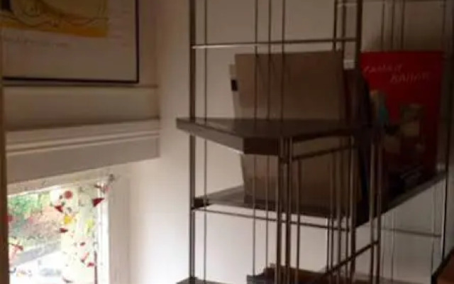 Artistshouse Bed with Kitchen