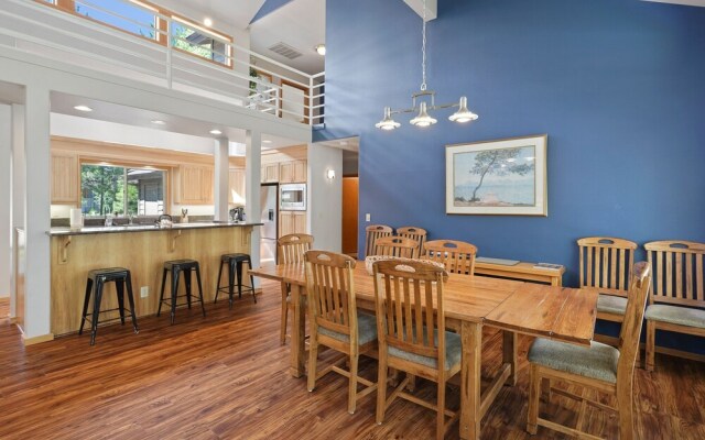 1 Colonial Private Family Vacation Home Features Bikes to Explore Sunriver by Redawning