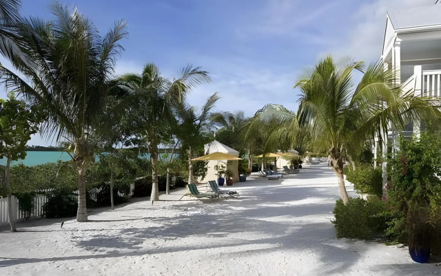 Parrot Key Hotel & Villas