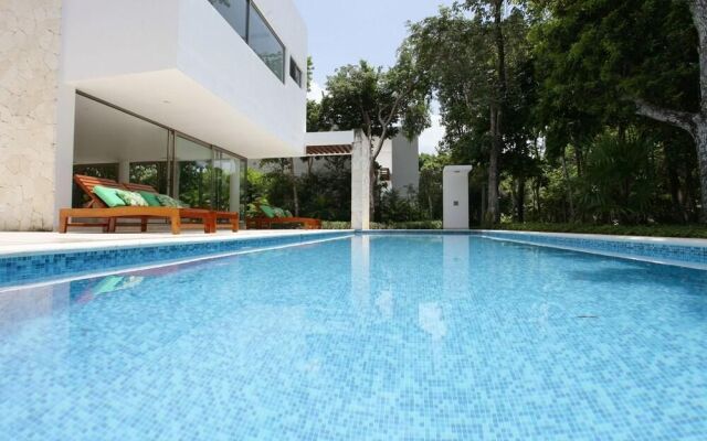Bahia Principe Vacation Rentals - Three-Bedroom House