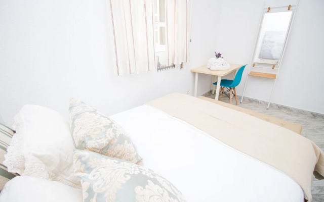 Spacious and Bright Apartment by La RecepciÃ³n