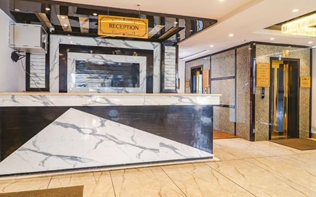 Fabhotel Twin Tree Suites