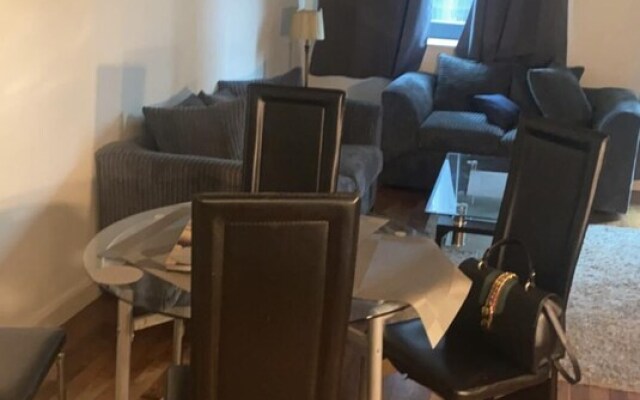 Lovely 1-bed Apartment Canary Wharf in London