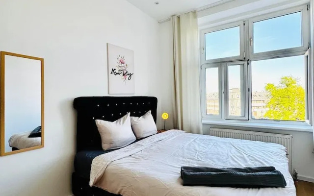 Cozy 3BR Apt Near Kaufpark Alterlaa