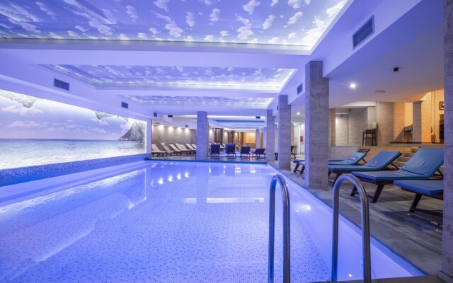 Sky Cabin Apartments