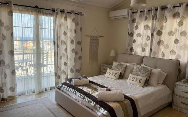 4 Bedroom (Sleeps 8) Villa in Esentepe