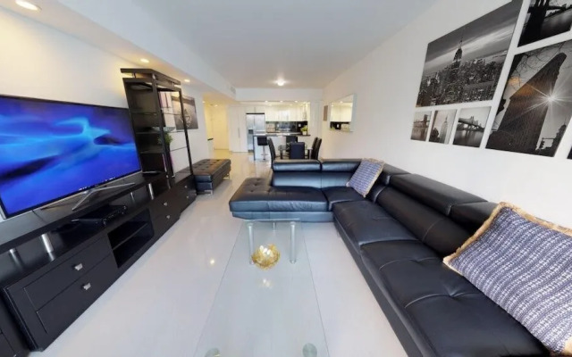 Premium 2 Bedroom + Den Apartment Or201