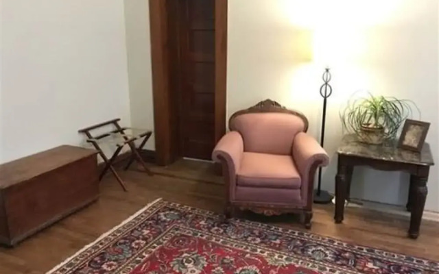 Vineyard Mansion & Carriage House Bed & Breakfast