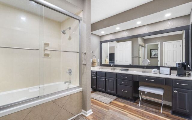 Makin' Memories - Community Pool