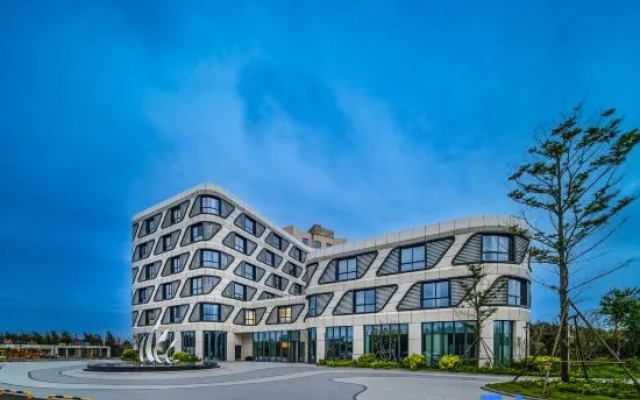 Rezen Hotel Sailing Seascape