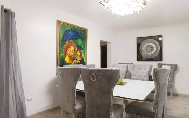8-bdr Penthouse With A Private Rooftop & Jacuzzi