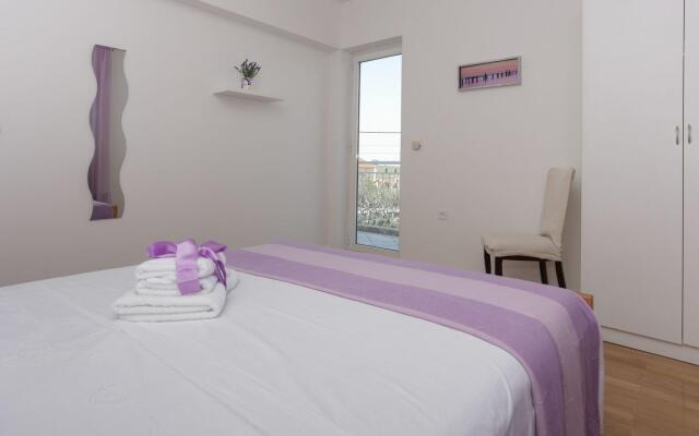 Apartment in Katel Gomilica Near Beach