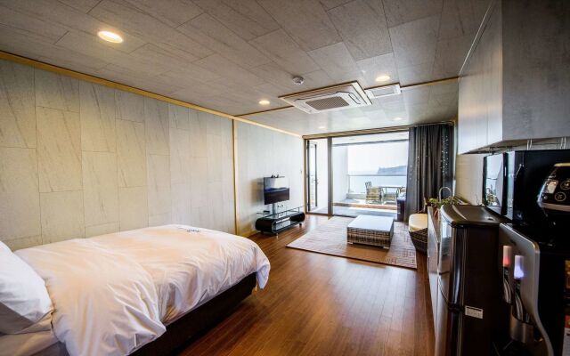 Visby Jeju Palm Village