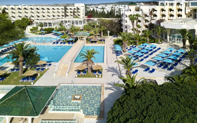 Nahrawess  & Spa Resort