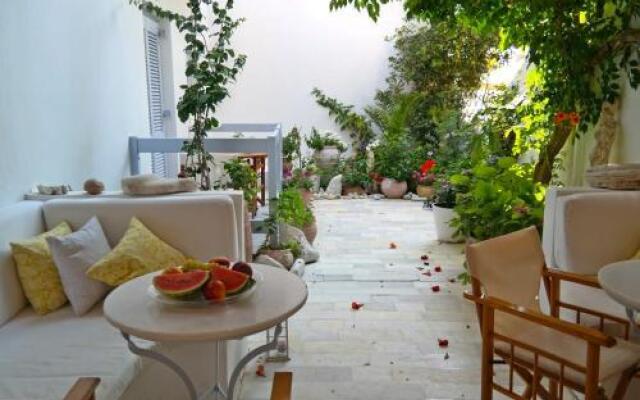 Sanoudos Hotel