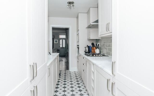 The Dragonfly - Central 2 bedroom house