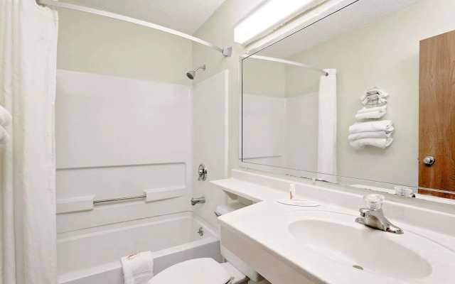 Super 8 By Wyndham Carlisle-South