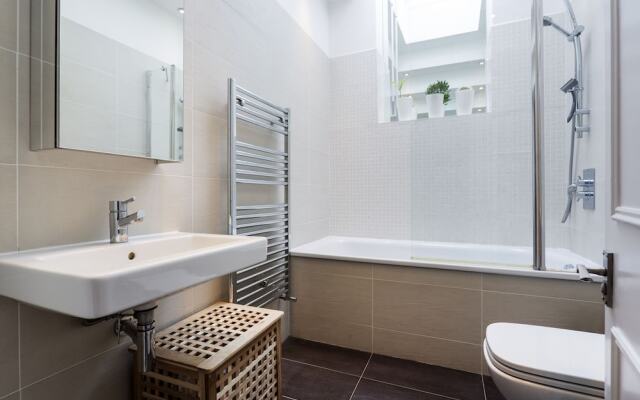 Veeve - At Home in Haggerston