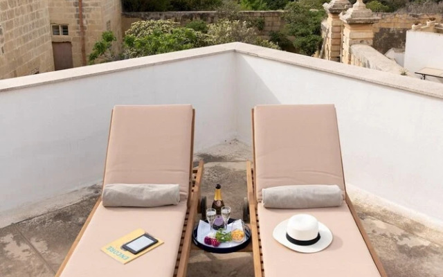 Katarina - Charming 3 Bedroom Townhouse in the Heart of Zejtun