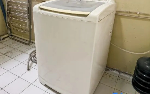Large & Luxury Menteng Apt 3BR w/ Pool, Gym Wi-Fi – Bathroom – Jakarta