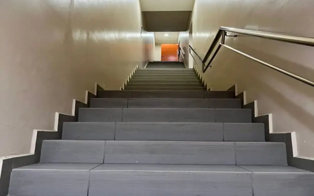 OYO 91040 Hotel Ezi Inn