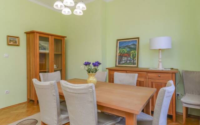 FM Deluxe 2-BDR Apartment - Homelike