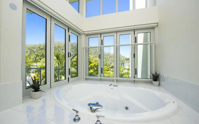 Beachside Apartment 10