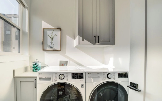 Modern Downtown Provo Townhome w/ Balcony!