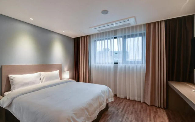 Sea & Moon Tourist Hotel