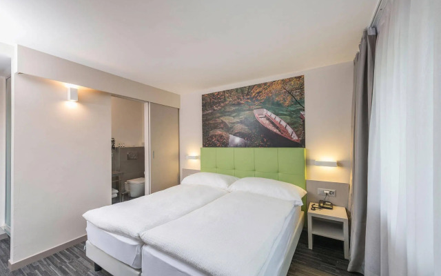 Adhhoc Hotel