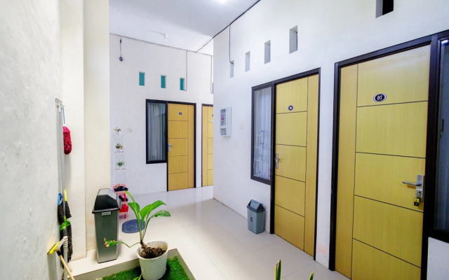 RedDoorz Syariah near Universitas Muhammadiyah Jember