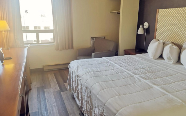 Travelodge by Wyndham Edmonton West