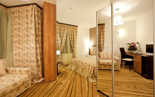 Earth and People Hotel & Spa