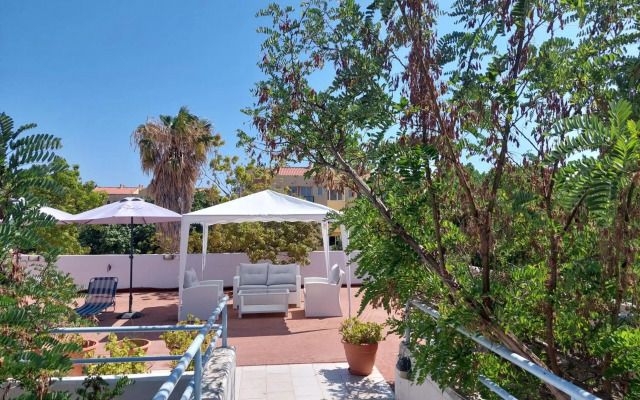 Seafront Studios & Apartments