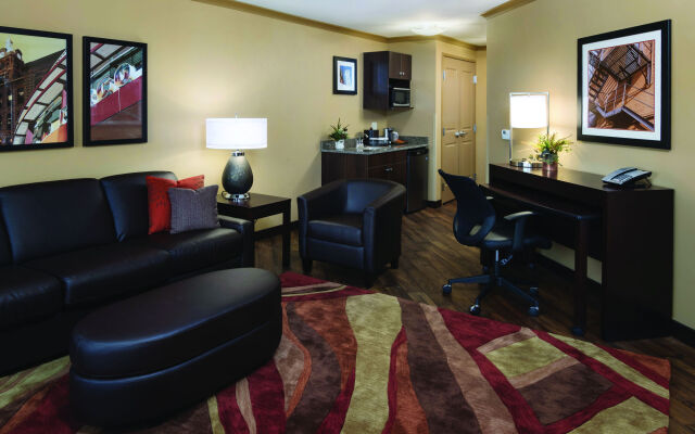 ClubHouse Hotel & Suites - Fargo