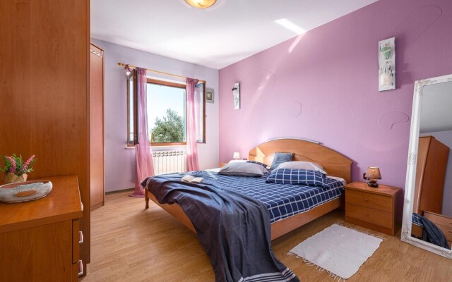 Beautiful Home in Buje With Wifi and 4 Bedrooms